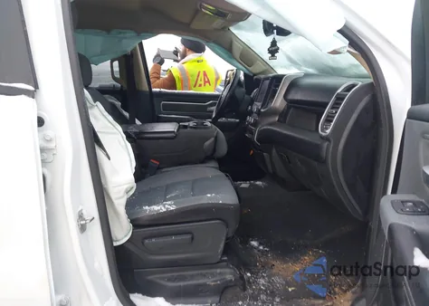 2020 Ram 1500 Big Horn 4X4 5'7 Box из США, поврежденный, VIN 1C6RRFFG9LN107471